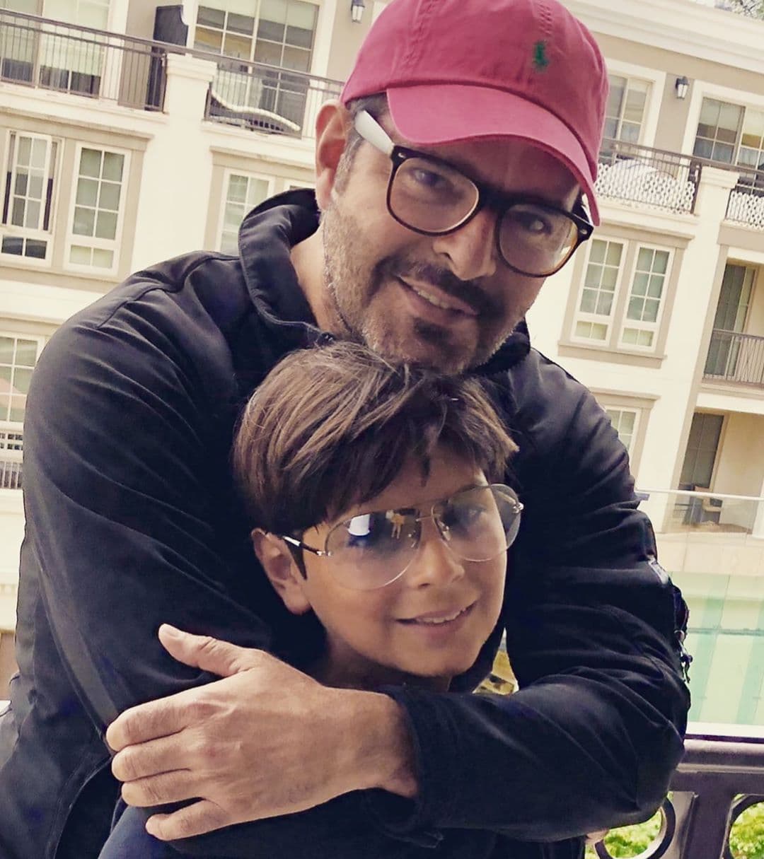 "Eso ya ahorita lo estoy viviendo y ellos me están enseñando y
<b><a href="https://www.univision.com/shows/despierta-america/sandra-vidal-madre-de-un-hijo-de-pablo-montero-asegura-que-el-ha-cambiado-video" target="_blank">me han ayudado a cambiar</a></b> y madurar", aseguró el intérprete de 45 años.