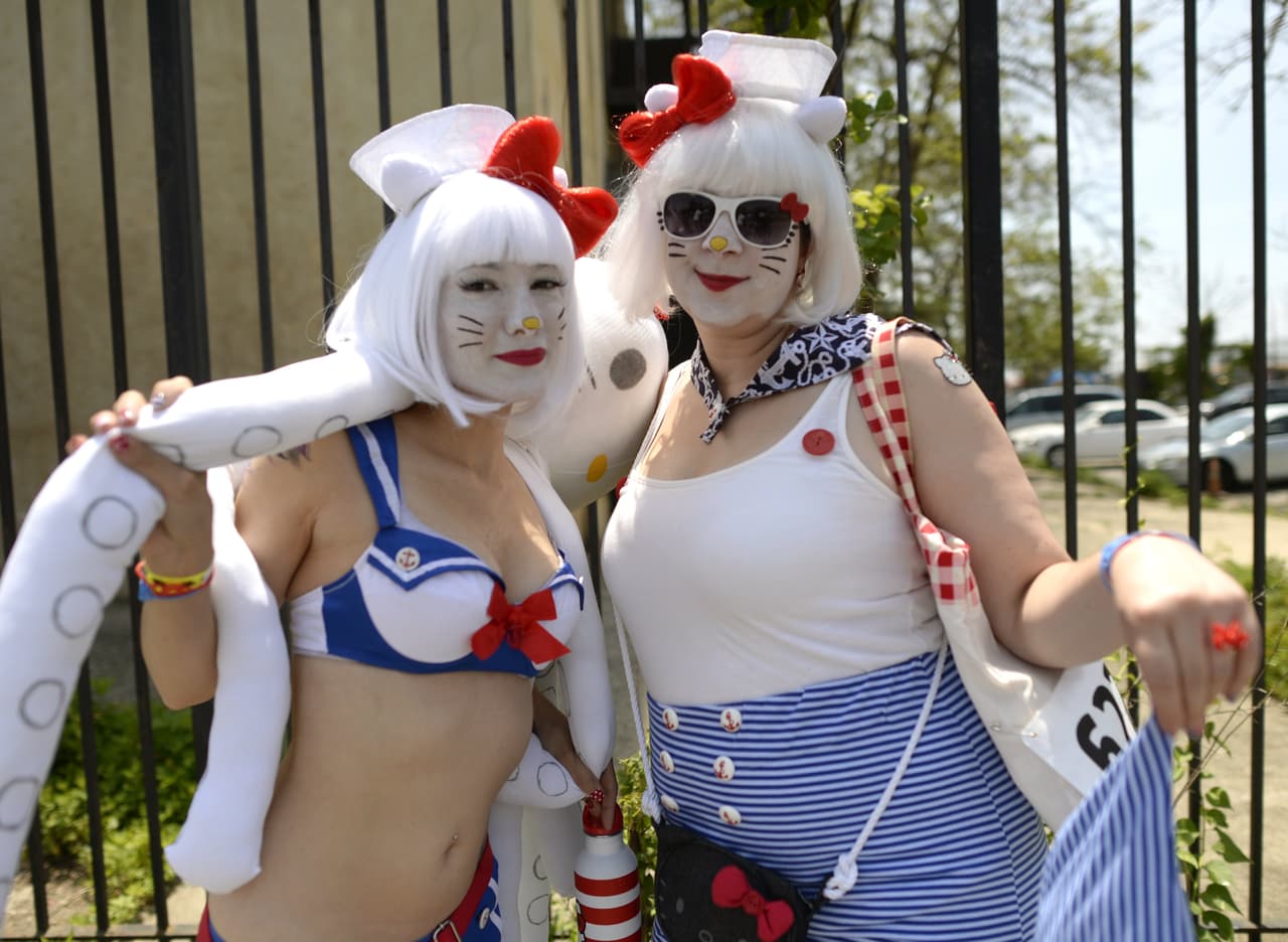 Cientos se unieron al desfile a la orilla del mar de Coney Island