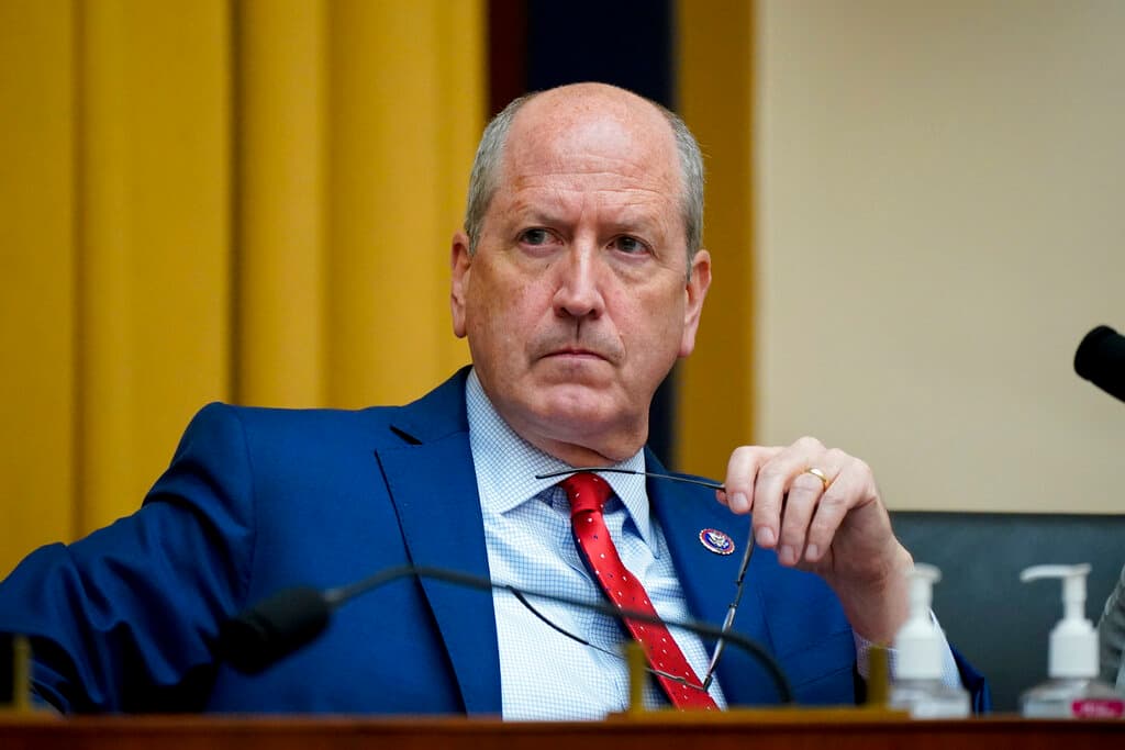 <h3 class="cms-H3-H3">Dan Bishop (Carolina del Norte) </h3>
<br>
<br>Bishop, el único republicano por Carolina del Norte en votar contra McCarthy dijo aen un tuit que “Kevin McCarthy no es el candidato adecuado para ser el presidente de la Cámara. Ha perpetuado el statu quo de Washington que hace de este organismo una de las instituciones más fracasadas e impopulares del país”.