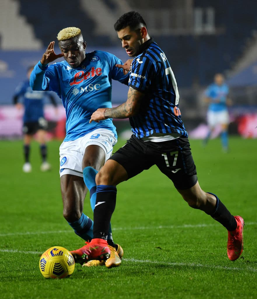 Duván Zapata, Robin Gosens, Luis Muriel y Cristian Romero fueron los encargados de anotar en la victoria 4-2 del Atalanta sobre el Napoli. Atalanta se mantiene en la tercer posición de manera momentánea y el Napoli se queda en la séptima posición, aunque tienen un partido pendiente por jugar.