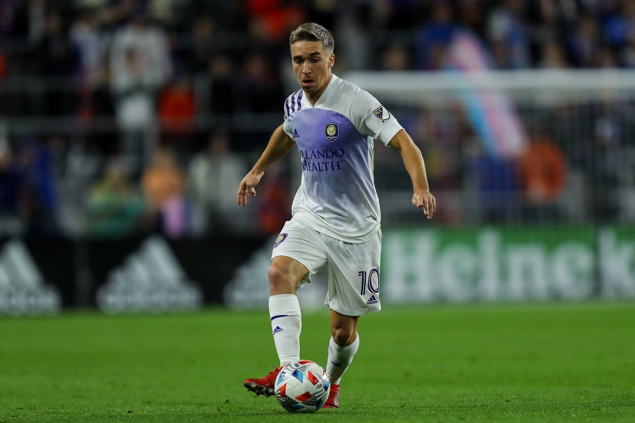 Orlando necesitará del aporte de todas sus piezas, como el enganche uruguayo Mauricio Pereyra.
<br>