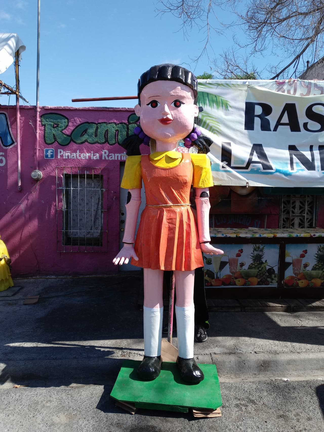 En los últimos meses, la Piñatería Ramírez, ubicada en Reynosa, Tamaulipas, se convirtió en un fenómeno viral de internet por recrear la imagen de famosos o personajes populares en piñatas.