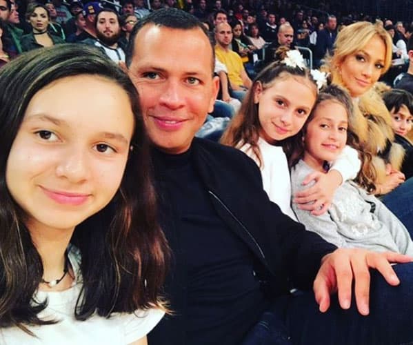 Actualmente Alex Rodríguez es el hombre que ocupa el corazón de la cantante, por eso ya convive con sus hijos.