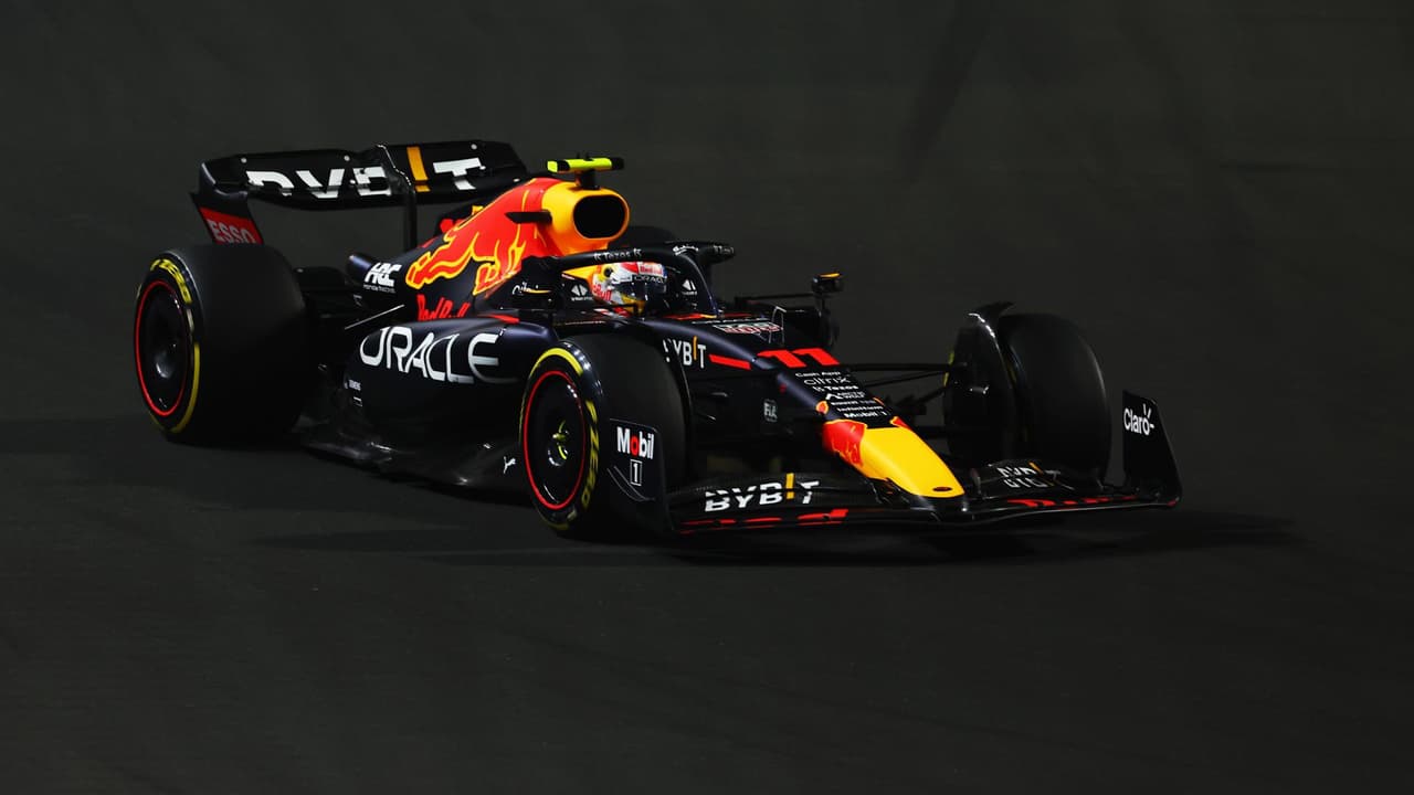 'Checo' Pérez no aprovecha la pole y queda fuera del podio en Arabia