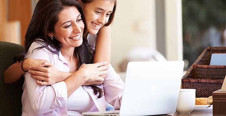 Informa a los demás que no estás disponible. Para quien o quienes viven contigo puede ser difícil entender que estás en casa, pero que no estás de vacaciones.