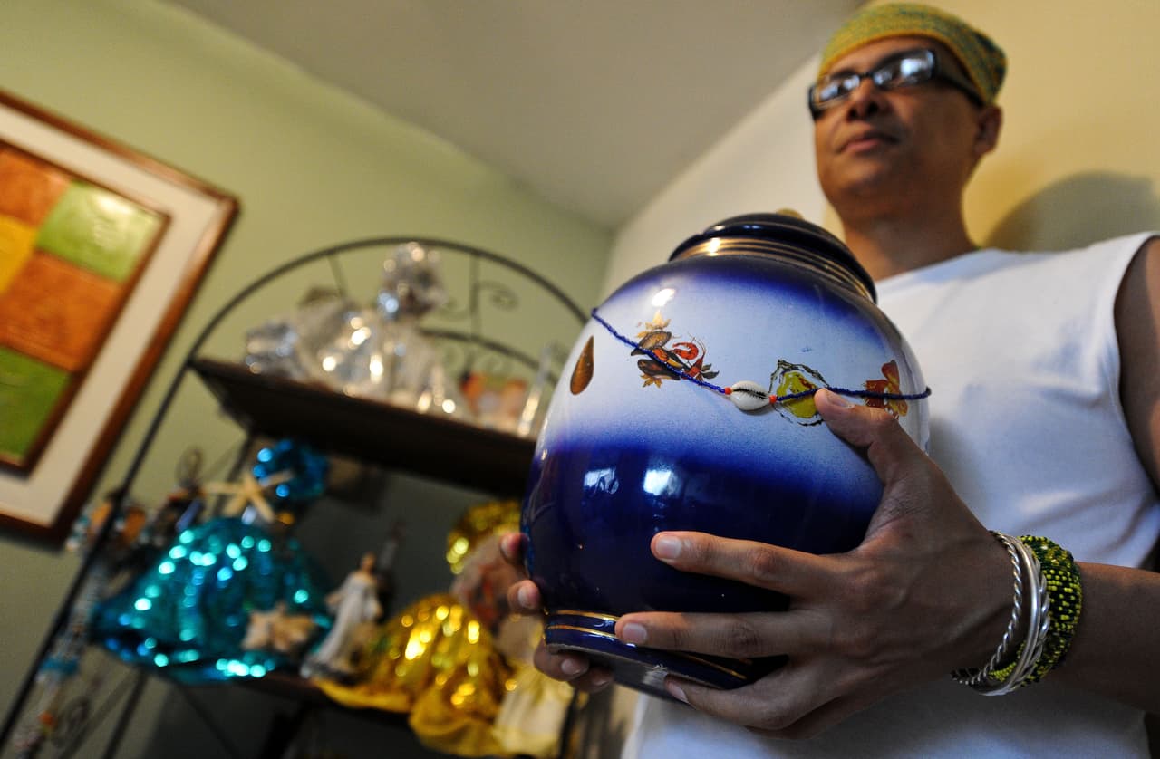 <b>OBBTALÁ - Del 24 de septiembre al 23 de octubre</b>
<br>Personas emprendedoras, determinadas, valientes e inteligentes, con grandes habilidades sociales y artísticas. Son mediadores, pacíficos y cooperativos, que podrían también ser dispersos, influenciables y temerosos e inciertos de tomar partido por algo o alguien en su afán de preocuparse por el prójimo.