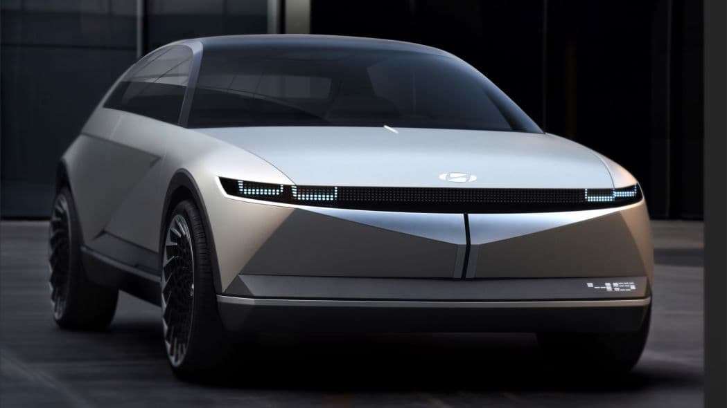 El Hyundai 45 EV Concept está inspirado en el Pony Coupe Concept que la marca surcoreana presentó en 1974.