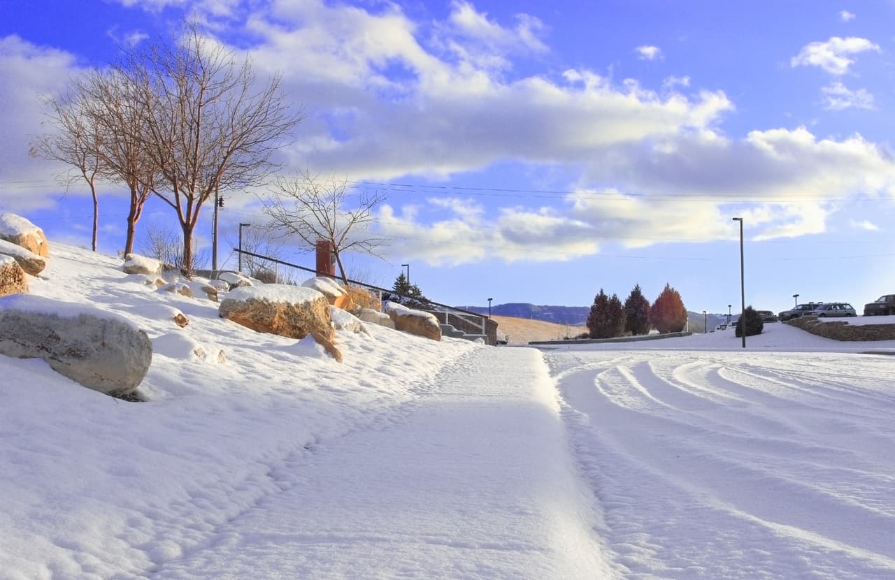 <h3 class="cms-H3-H3">19. Casper, Wyoming</h3>
<br>
<br>🏠
<b>Cambio en la población debido a migración 2020-2021:</b> -0.8%
<br>
<br>🏠
<b>Cambio total en la población 2020-2021:</b> -0.8%
<br>
<br>🏠
<b>Tasa de desempleo, abril 2022: </b>4.4%
<br>
<br>🏠
<b>Valor medio de la vivienda: </b>$215,400
<br>
<br>🏠
<b>Población total:</b> 79,555
<br>