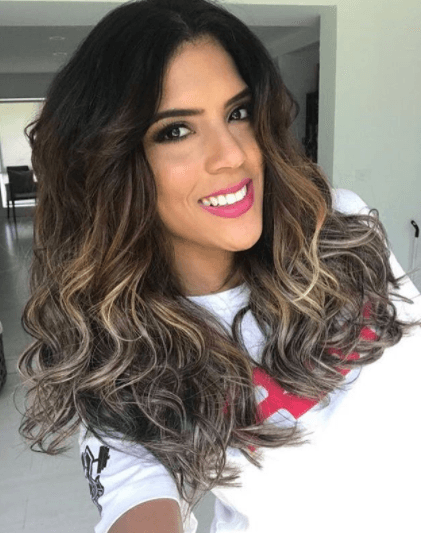 A ella le encanta arriesgarse en todo, incluso en probar diferentes estilos.