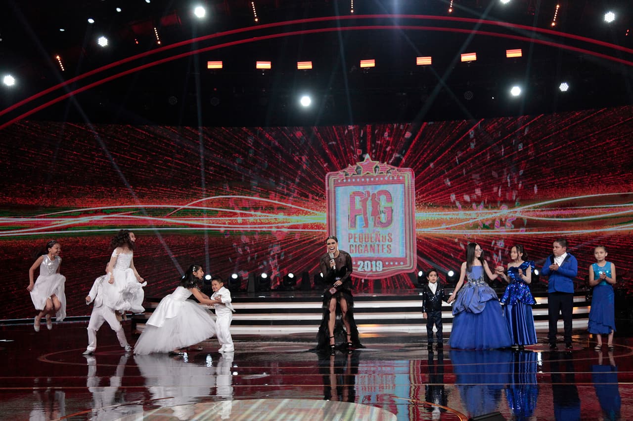 Entre brincos, gritos y abrazos, el equipo ganador comenzó a festejar.