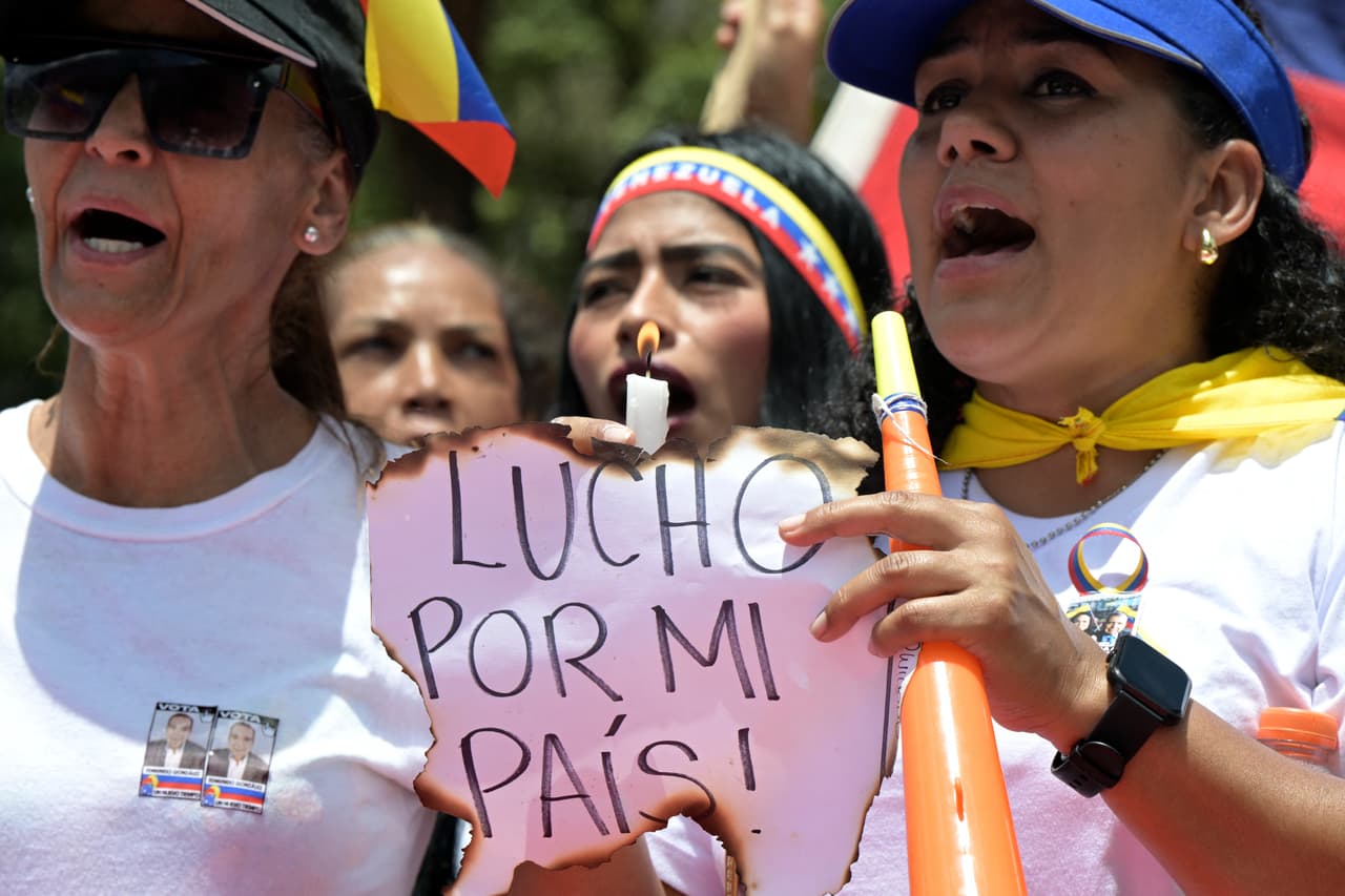 Más imágenes de la marcha de este sábado en Caracas, convocada por la líder opositora María Corina Machado.
