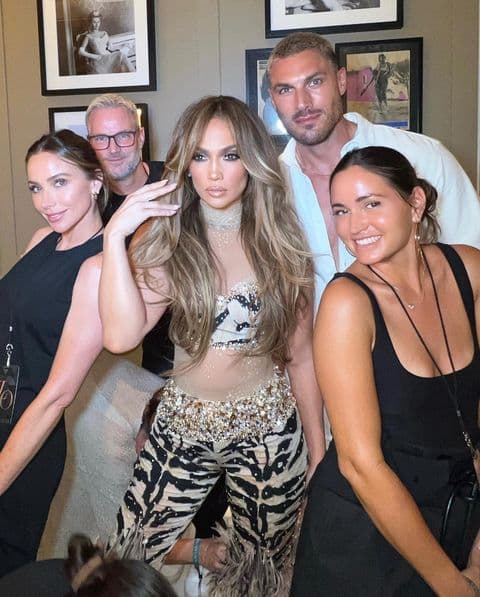 Este sábado 30 de julio, la intérprete de ‘Let’s get loud’ actuó durante la gala benéfica LuisaViaRoma x Unicef, que se realizó en el monasterio Certosa di San Giacomo, en Capri, Italia.
<br>