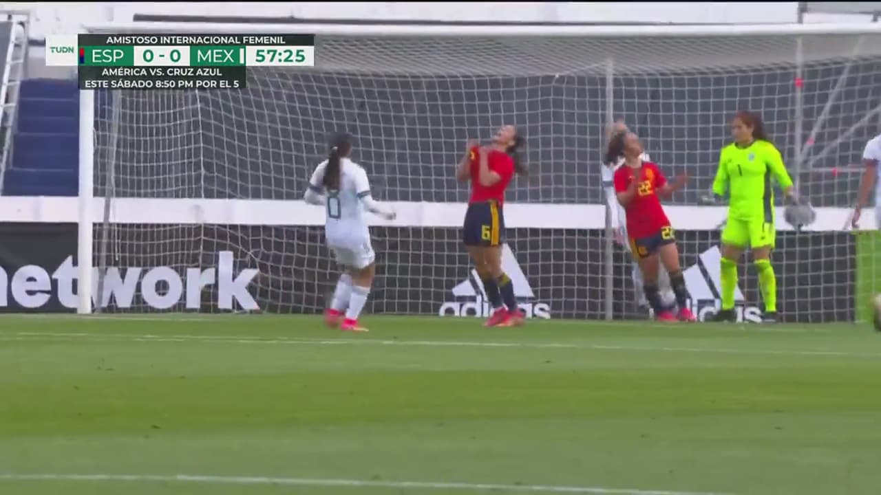 La defensa de México no se habla y Aitana Bonmatí vuela su tiro