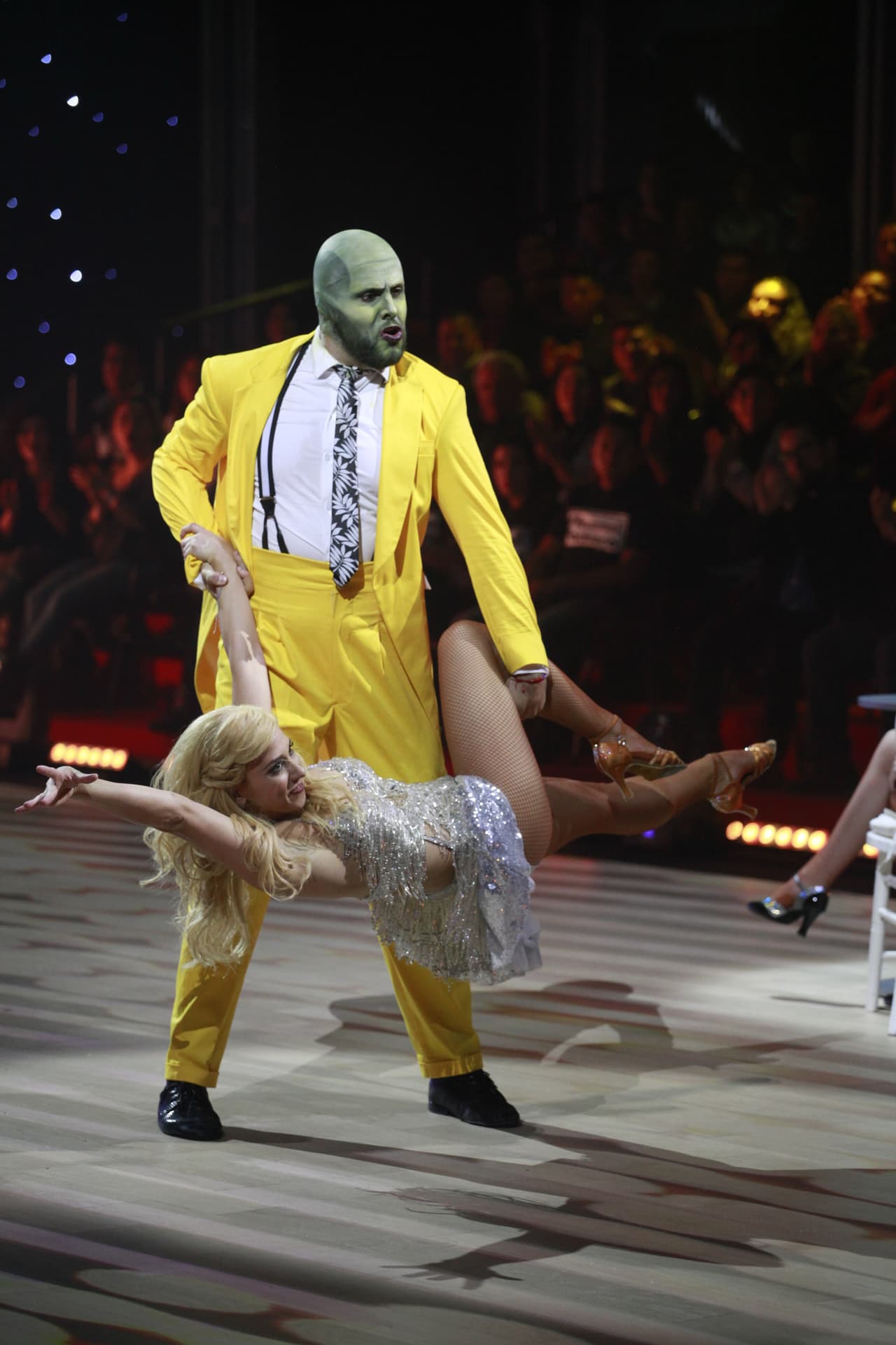 En la séptima gala Paul se disfrazó de 'La Máscara' y bailó 'Hey Pachuco'.