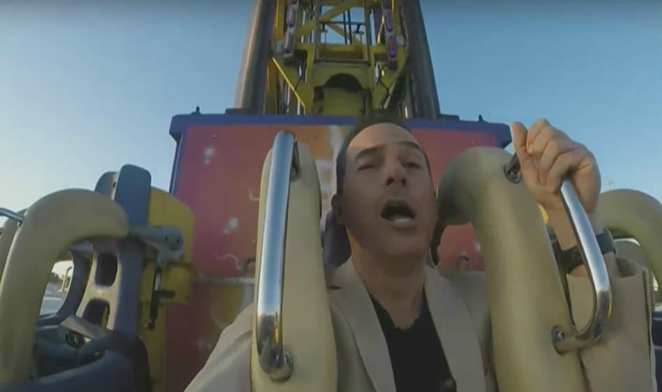 Al descender de la atracción captamos un gesto simpático que nos mostró nerviosismo y a la vez alivio por estar más cerca del concreto.