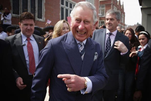 "Por cierto, señoras y señores, me ha comentado mi hijo que durante su reciente viaje a 
<b>Australia</b> su esposa y él recibieron innumerables 
<b>sugerencias</b> sobre cómo podría llamarse su bebé. Entre nosotros, sospecho que 
<b>Kylie</b> y 
<b>Shane</b> podrían estar en su lista de finalistas", confesó el príncipe Carlos durante la celebración del centenario de la Casa de Australia en Londres, el pasado 22 de noviembre.