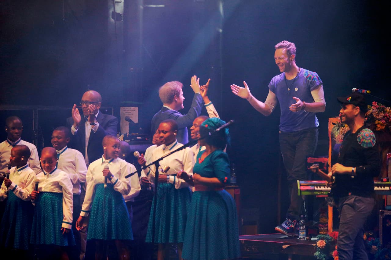 Harry cantó algunos versos del nuevo hit de la banda, "Up & Up".