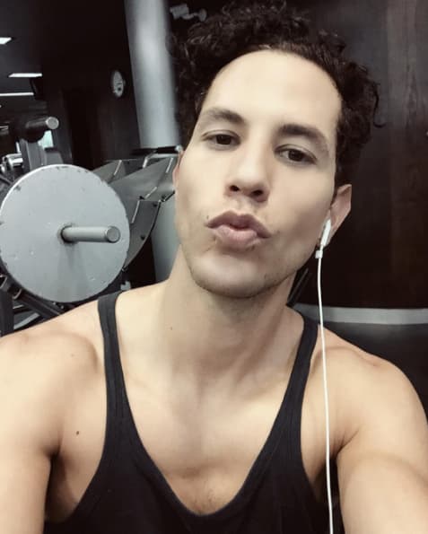 "Estoy muy contento, 
<b>sí estoy enamorado</b>", dijo a los medios durante la presentación de la película 'Doblemente embarazada'. 
<br>