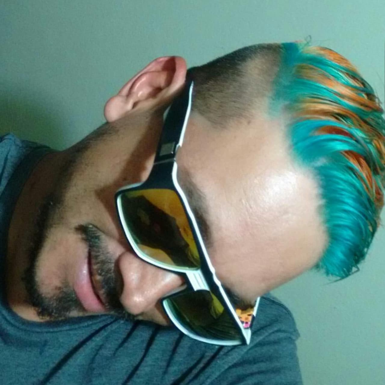 El guatemalteco se tiñe el pelo como su ídolo para lograr un mayor parecido.