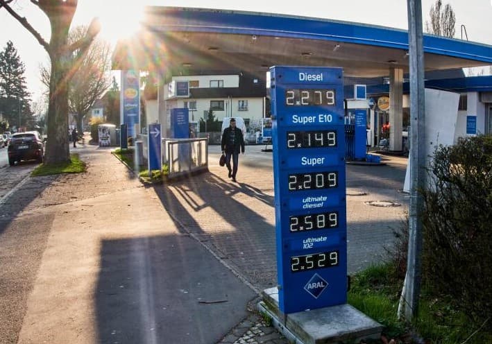 Noticias sobre la guerra en Irán hoy: Se disparan los precios del petróleo y el gas mientras Irán ataca refinerías de países del Golfo 