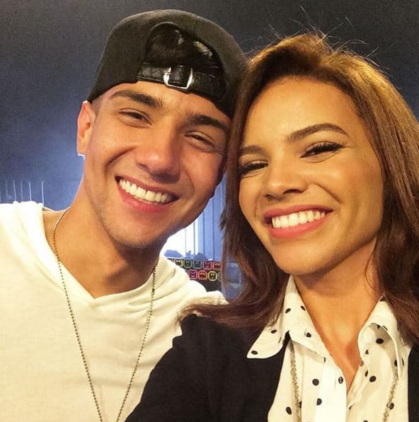 Junto a Luis Coronel,la cantante ha logrado conformar una bella amistad. Juntos cantaron 'Como Duele El Silencio'.