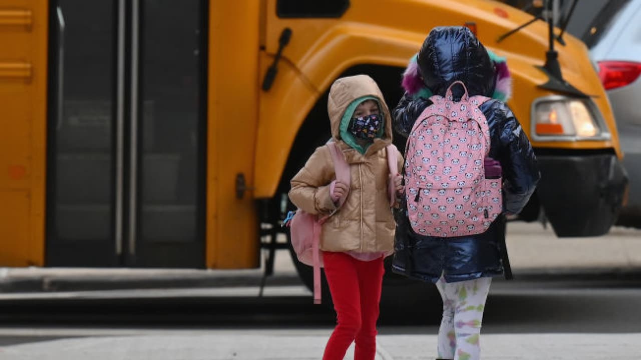La importancia de seguir usando la mascarilla para proteger del coronavirus a los niños que no se pueden vacunar