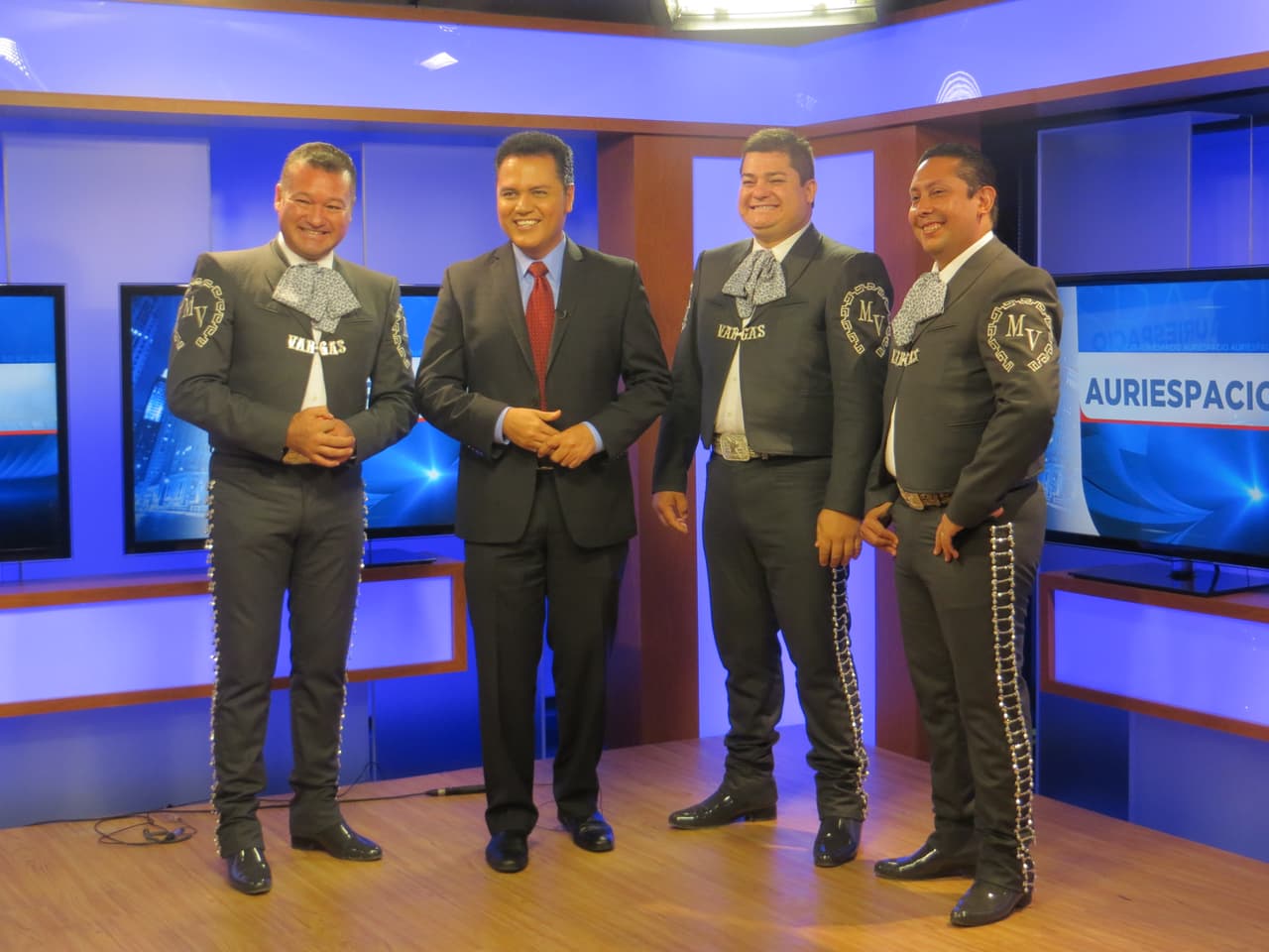 El considerado como el mejor mariachi del mundo vino a los estudios para promocionar su concierto del próximo 11 de octubre en el Chicago Symphony Orquesta.