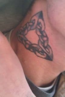 La asalta en un tren y al otro día la agrega en Facebook