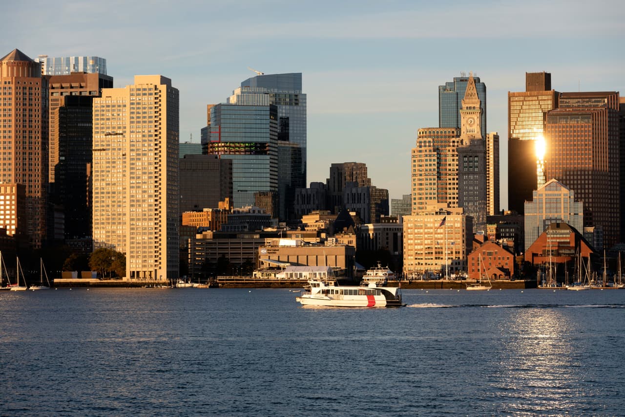 <b>Boston</b> aparece en la séptima posición con 90.7 puntos generales. Su puntuación fue de 82.1 en ciencias económicas, 82 en capital humano y 83.9 en calidad de vida. En medio ambiente consiguió 71.8 puntos y en gobernanza, 75.7.