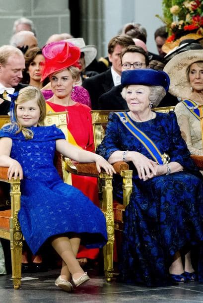 Catharina-Amalia es la hija del rey Willem Alexander y su esposa la reina Máxima. Willem ascendió al trono en 2013, luego de la abdicación del trono por parte de su madre, la reina Beatriz.La princesa de Orange, la mayor de tres hermanas, a sus 11 años va a un colegio público, practica judo, jockey, le encanta la actividad hípica y habla perfectamente holandés, español e ingles.Y aunque sus apariciones públicas por el momento son limitadas, sus papás se aseguran de incluirla en las actividades tradicionales y necesarias para su formación como futura reina.