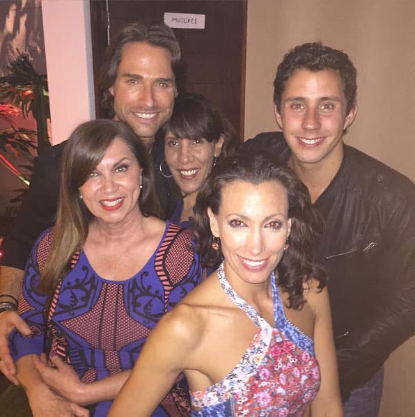 No cabe duda que Sebastián Rulli fue el hombre más asediado de la noche.