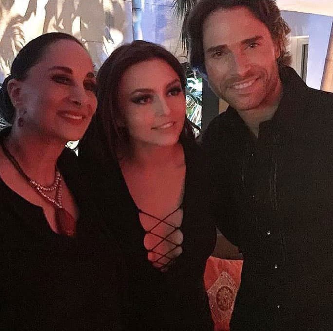 En la historia Susana es la abuela de las trillizas.