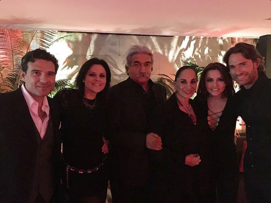 Mónika Sánchez y Susana Dosamantes trabajan con ellos en "Tres veces Ana", y por supuesto que estuvieron presentes.