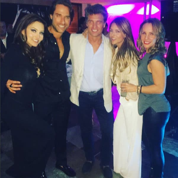 Famosos actores de las telenovelas quienes han sido compañeros en varios proyectos acompañaron a la feliz pareja.