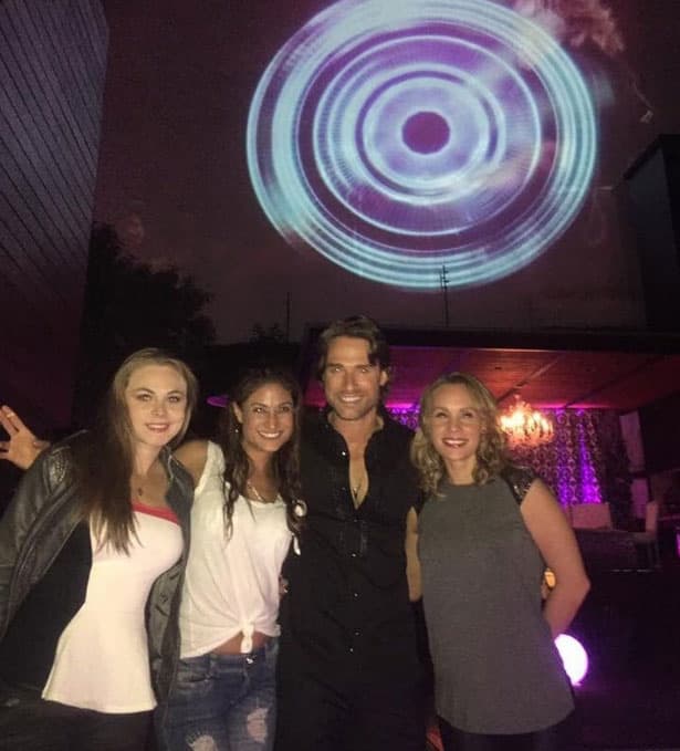 Y es que los protagonistas de "Tres veces Ana" organizaron una exclusiva fiesta a la que asistieron famosas celebridades.