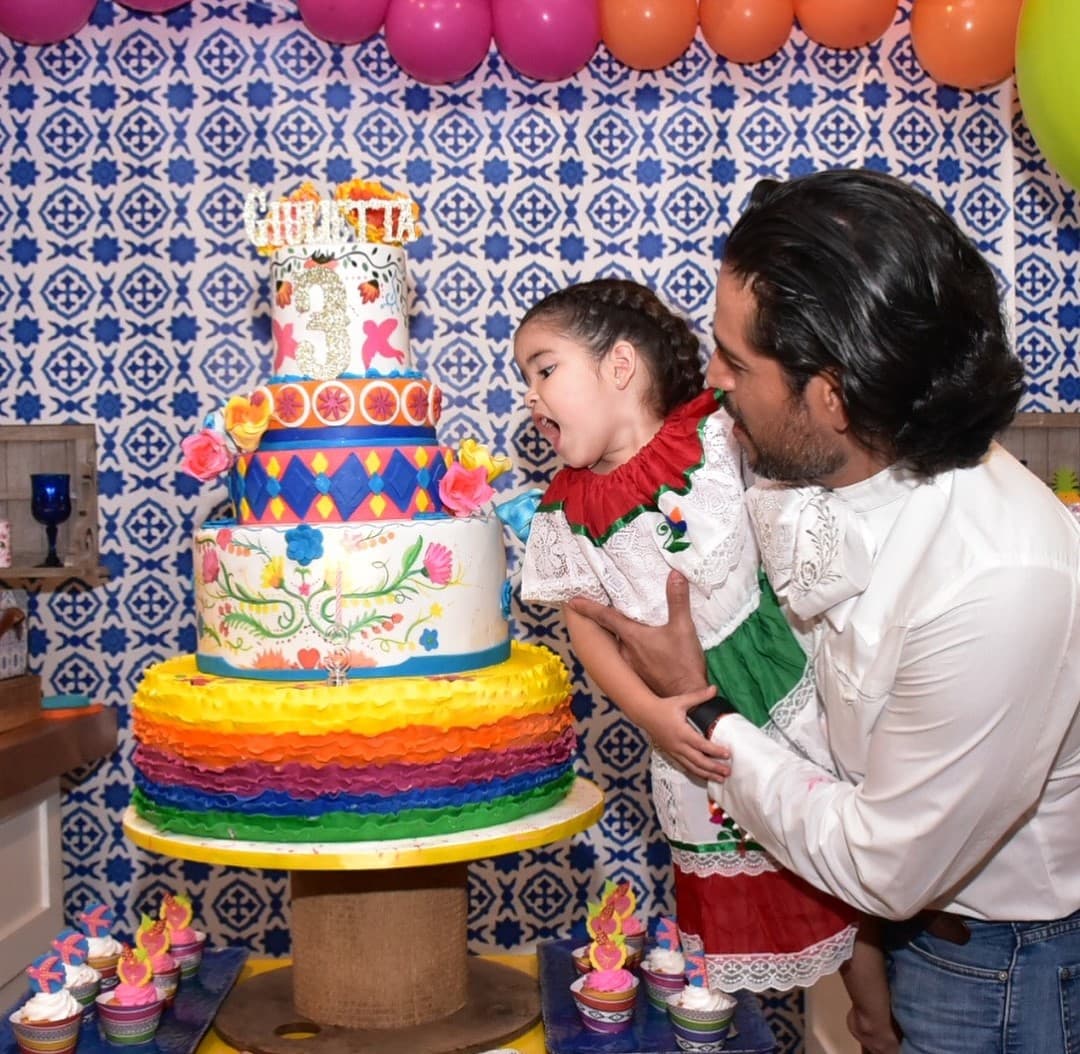 Ana Patricia y Luis Carlos son de nacionalidad mexicana, es por esta razón que tratan de inculcarles a sus hijos las tradiciones de su país, y que mejor forma de hacerlo que con una fiesta de cumpleaños mexicana.