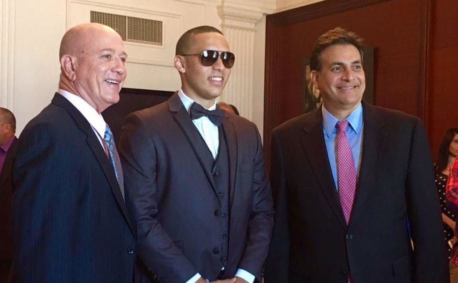 Senado de Puerto Rico reconoce a Carlos Correa