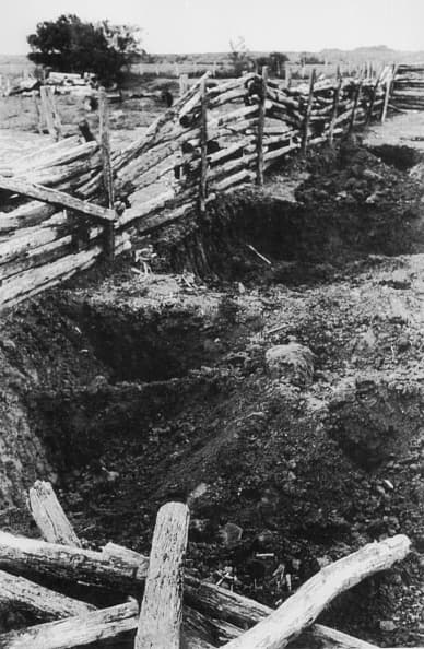 Múltiples tumbas donde aparecieron los cuerpos de víctimas sacrificadas.