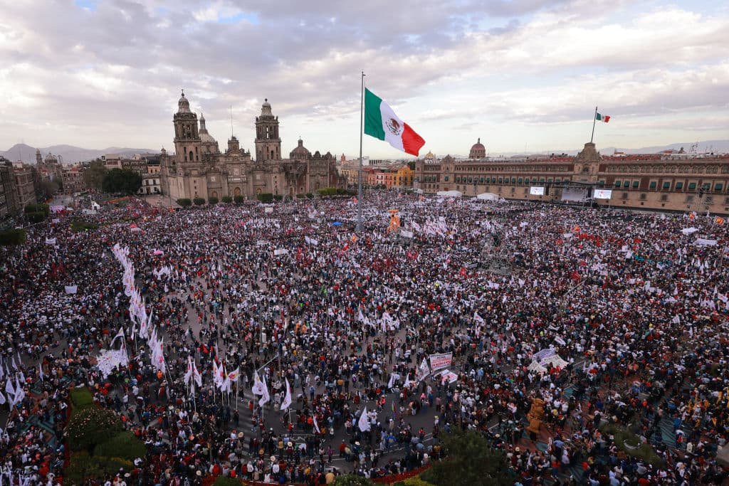 <h2 class="cms-H2-H2">10. México</h2>
<br>
<br>Con una población de 132,217,372 habitantes, México ocupa la décima plaza entre los 10 países más poblados del mundo, según la
<a href="https://www.univision.com/temas/organizacion-de-las-naciones-unidas">ONU</a>. Se calcula que la población mundial alcanzará unos 8,500 millones en 2030, 9,700 millones en 2050 y 10,400 millones en 2100.