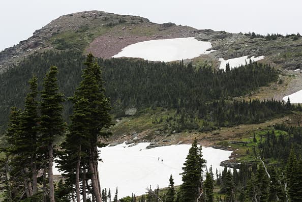<b>El Parque Nacional de los Glaciares, con un total de 2,965,309 visitantes en 2018</b>, se coloca en la posición número 10 de la lista. Ubicado en las Montañas Rocosas del estado de Montana, muy cerca en la frontera de Estados Unidos con Canadá, este lugar tiene alrededor de 700 millas (1,126.54 kilómetros) de senderos y ofrece a los viajeros prados alpinos, montañas escarpadas y espectaculares lagos que forman un paraíso para los expedicionarios. 
<br>