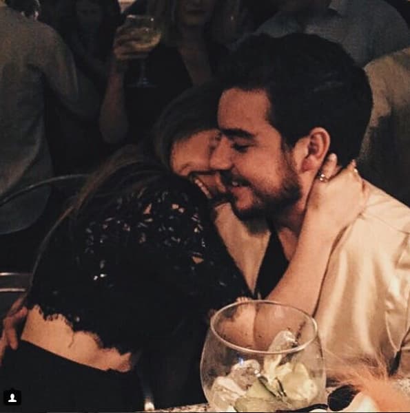 Si alguien derrama miel en este momento es la actriz Sofía Castro y es que hija de la Primera Dama de México, Angélica Rivera; presume el amor que le tiene a su galán Jorge Álvarez a través de sus redes sociales.