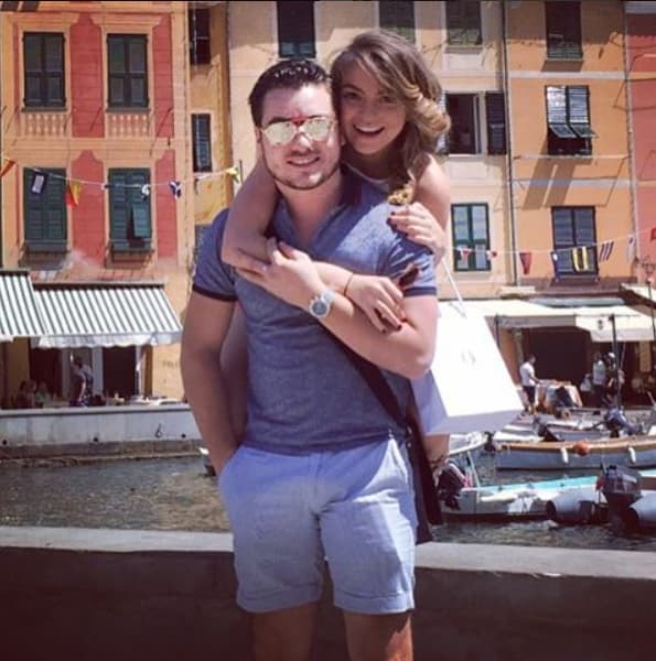 Con tan sólo 19 años la sexy actriz fue flechada por cupido y no pierde oportunidad en escribirle bellos mensajes a su novio.