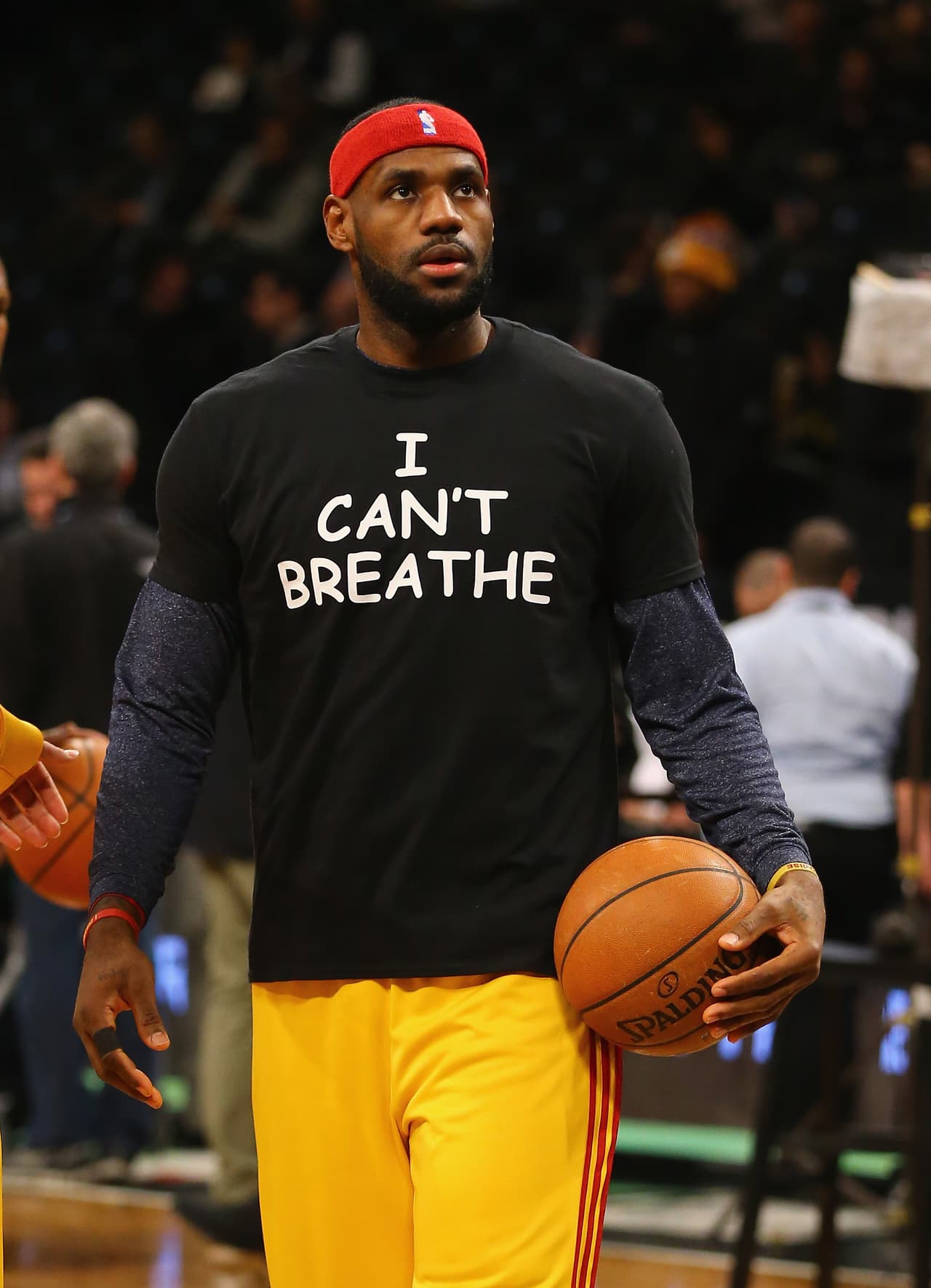Estas protestas no iniciaron este año, en el 2014 el astro de la NBA, LeBron James, portó una camiseta con la leyenda "No puedo respirar", la última frase que dijo Eric Garner, un hombre negro con asma que murió asfixiado a manos de un policía de N.Y.