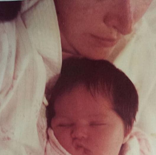 Al pie de esta imagen, Olivia Peralta escribió: "Mami, si hay reencarnación, regresa pronto que al mundo le va bien un espíritu tan alegre, honesto e íntegro como el tuyo [...]".