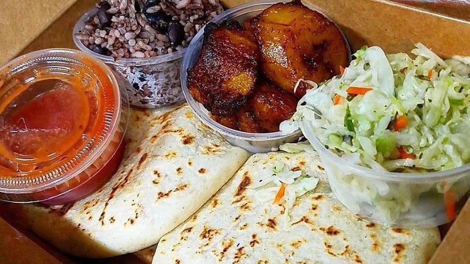 <b>Vchos Food Truck</b> ubicado en Koreatown es un camión de comida conocido por su deliciosa variedad de pupusas.