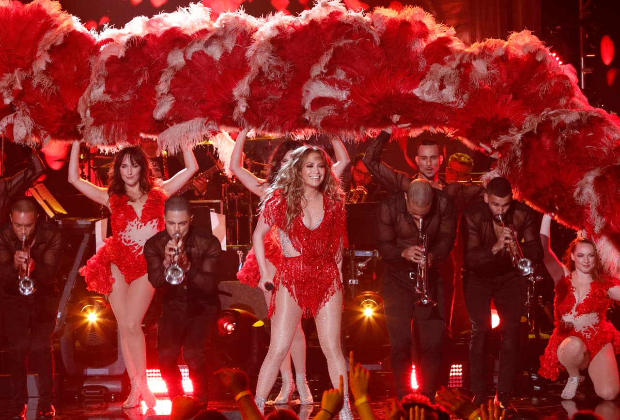 LOS ANGELES, CA - OCTOBER 14: In this handout photo provided by One Voice: Somos Live!, Jennifer Lopez performs onstage during "One Voice: Somos Live! A Concert For Disaster Relief" at the Universal Studios Lot on October 14, 2017 in Los Angeles, California. (Photo by Evans Vestal Ward /NBCUniversal/One Voice: Somos Live!/Getty Images)