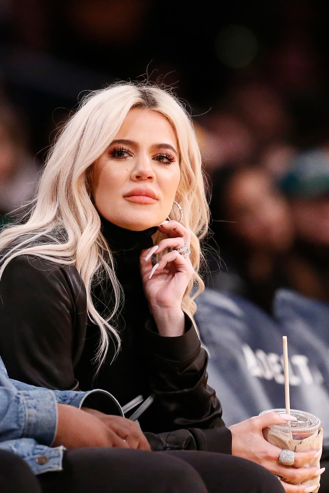 Y en palabras de la empresaria y modelo, cuando tu pareja es infiel "
<a href="https://www.univision.com/famosos/khloe-kardashian-confiesa-que-te-quedas-sin-aire-cuando-sufres-una-infidelidad-fotos">te quedas sin aire</a>".
