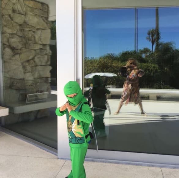 Como toda mamá, aquí tomándole fotos a Nicolás el día que se disfrazó para celebrar Halloween, el 30 de octubre de 2016.