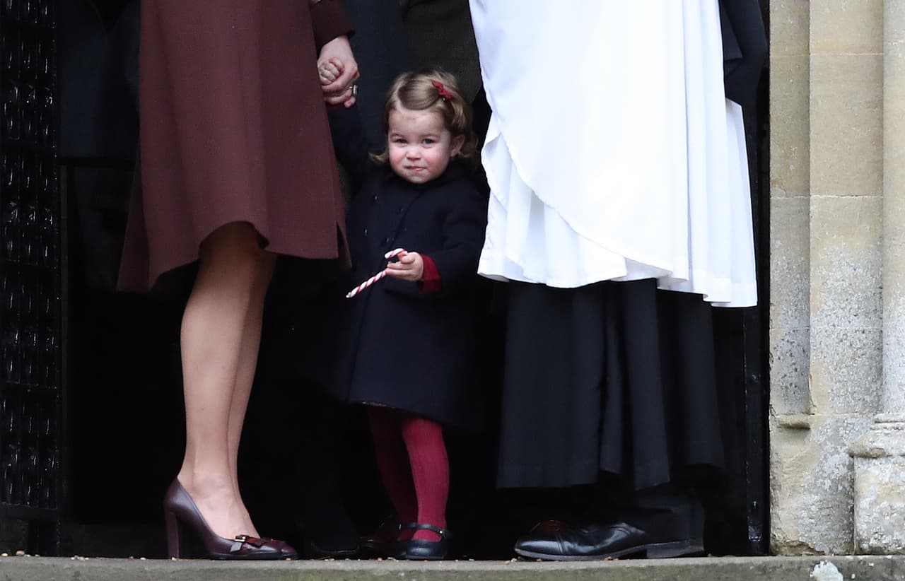 El 25 de diciembre de 2016, la princesa Charlotte fue vista asistiendo a un servicio religioso en la iglesia de St Mark's en Englefield, Berkshire, Inglaterra.