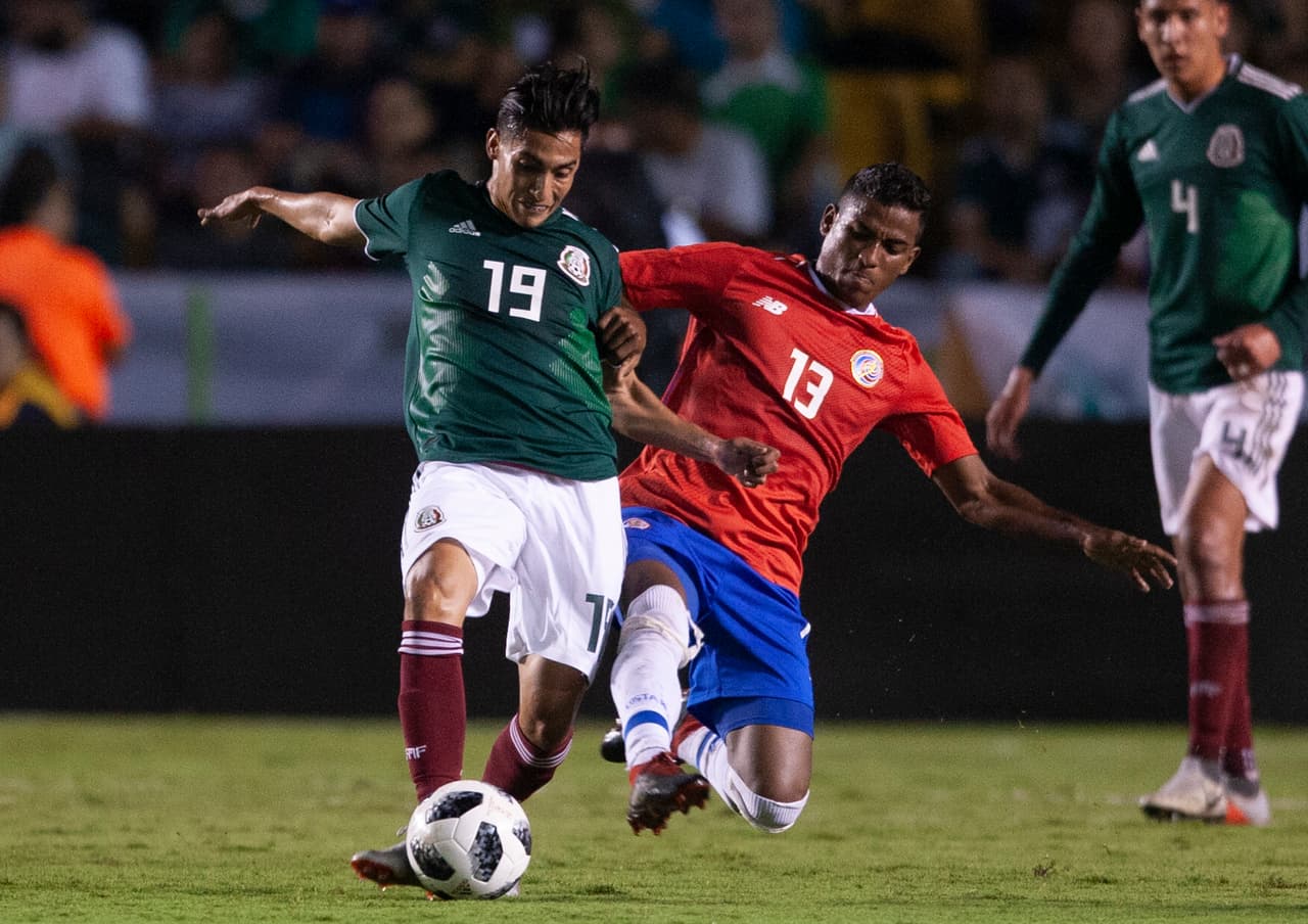 19. ERICK AGUIRRE – 7 – Generó recuperación en el mediocampo con una labor discreta, pero efectiva.